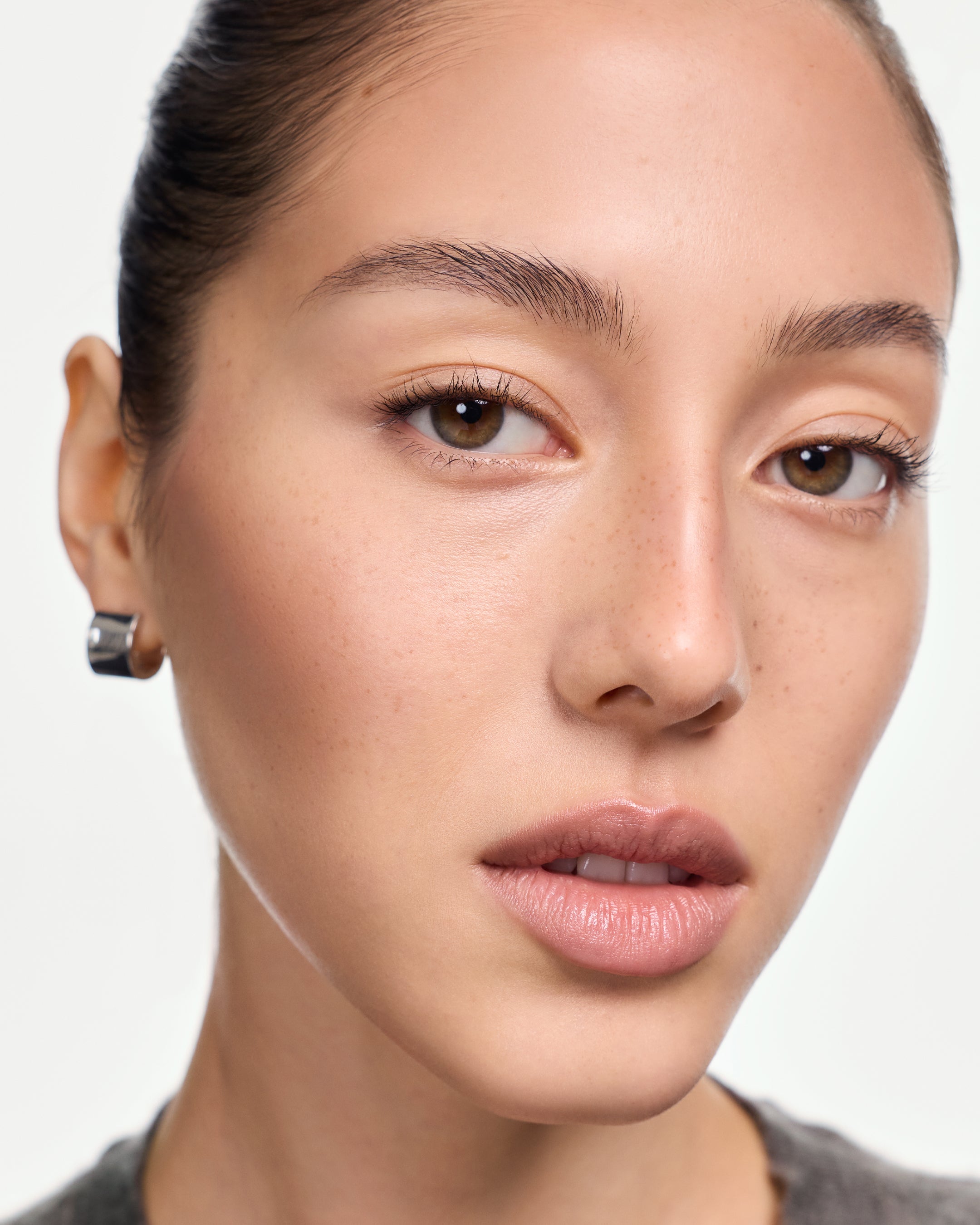 Model wearing Face Trace in Toast.
