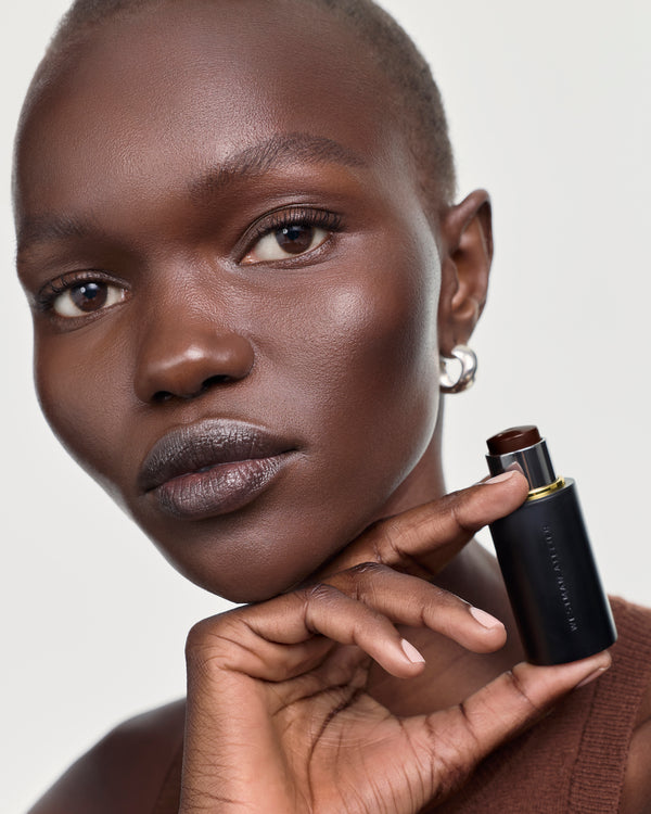 Model wearing Face Trace in Kola.